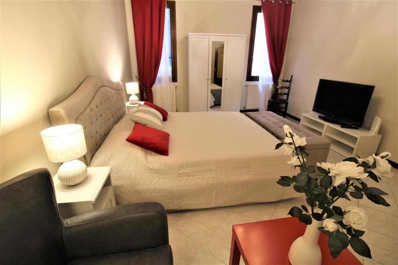 Central And Spacious Apartment Venesia Bagian luar foto