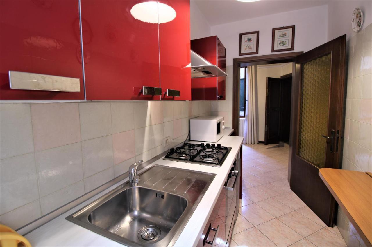 Central And Spacious Apartment Venesia Bagian luar foto