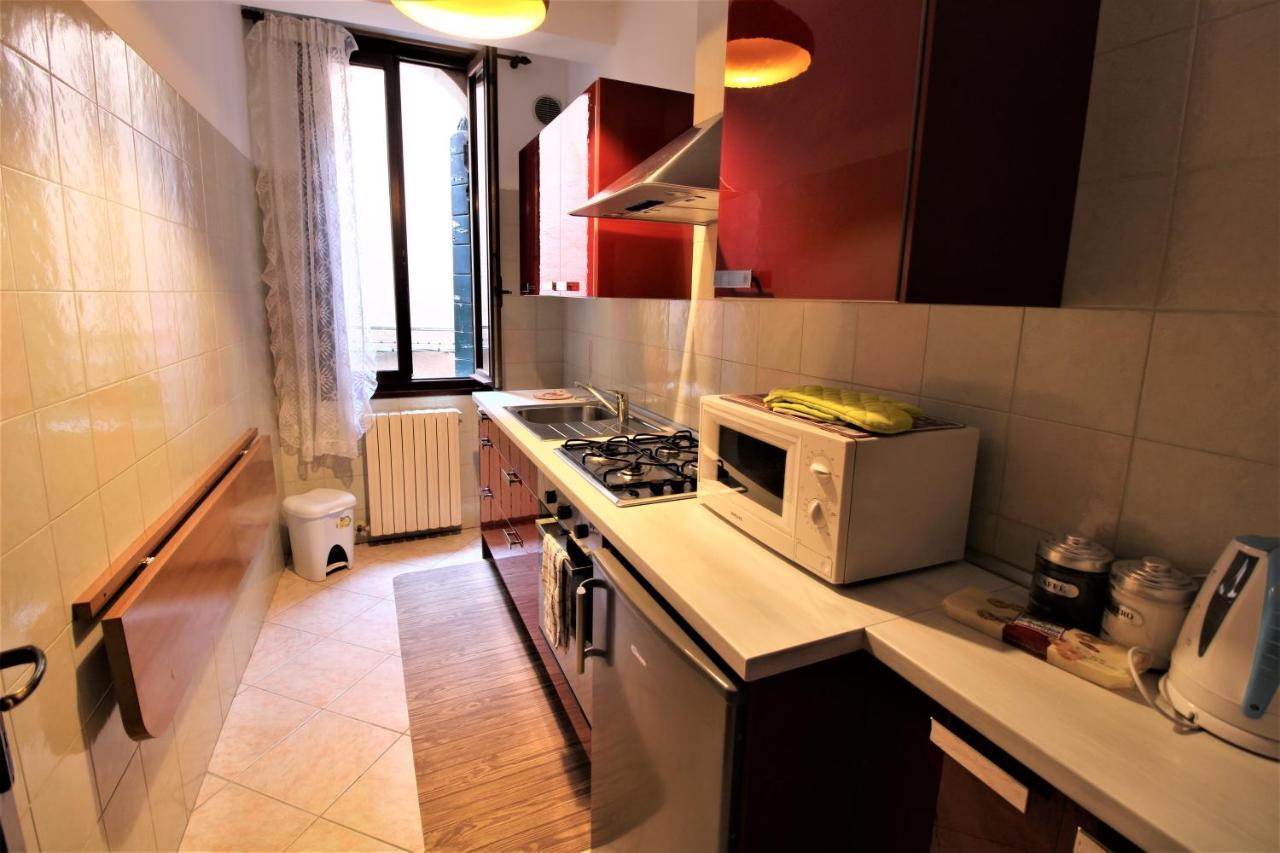 Central And Spacious Apartment Venesia Bagian luar foto