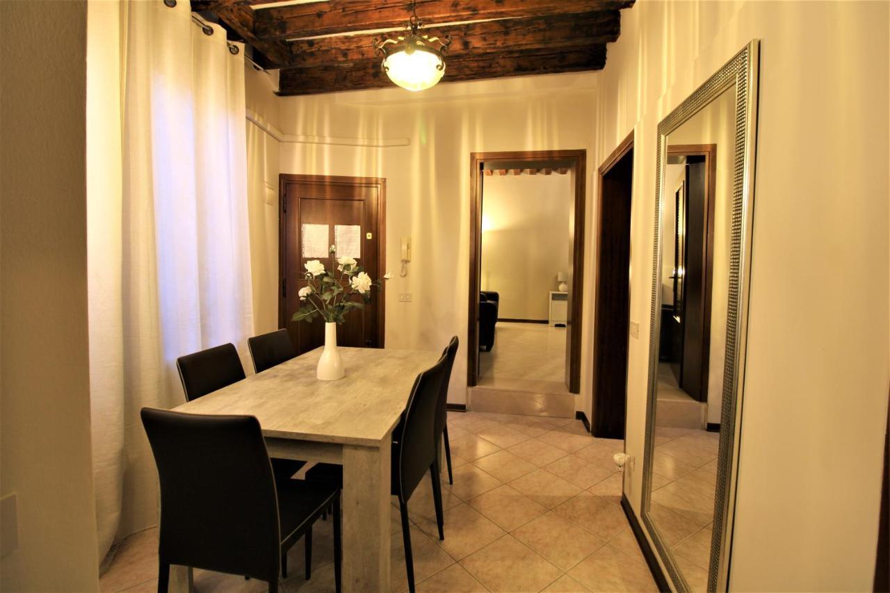 Central And Spacious Apartment Venesia Bagian luar foto