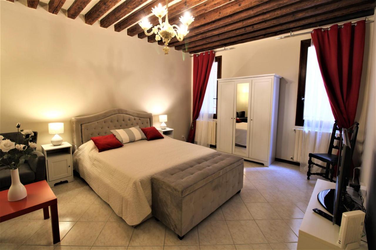 Central And Spacious Apartment Venesia Bagian luar foto