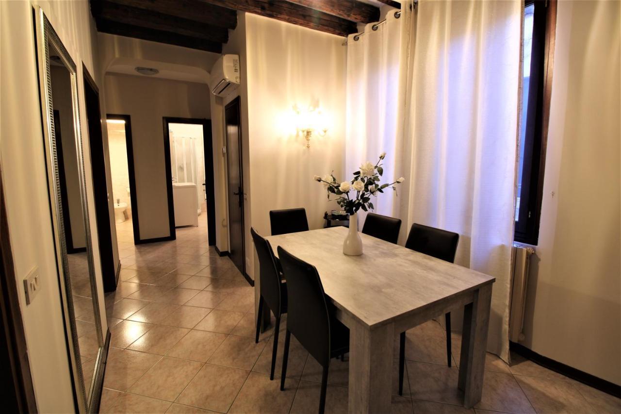 Central And Spacious Apartment Venesia Bagian luar foto