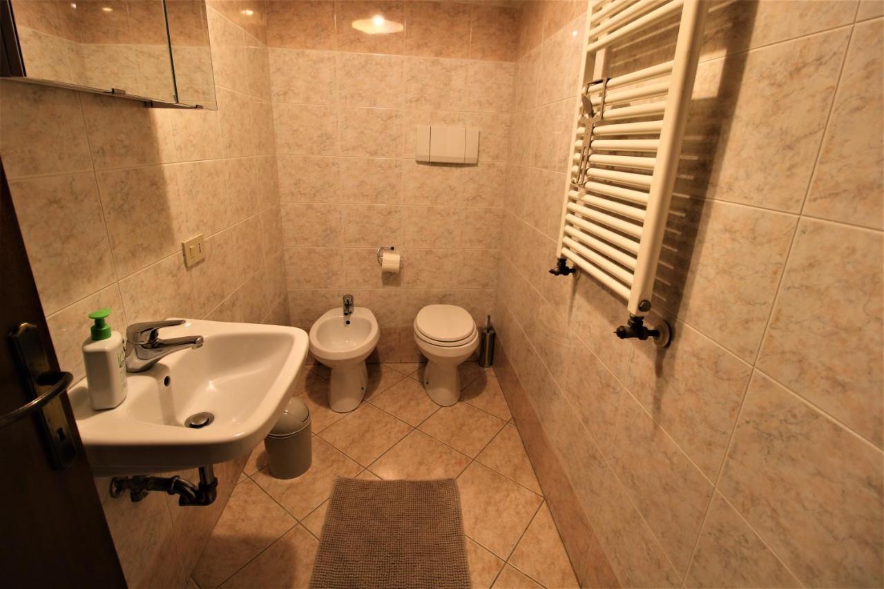 Central And Spacious Apartment Venesia Bagian luar foto